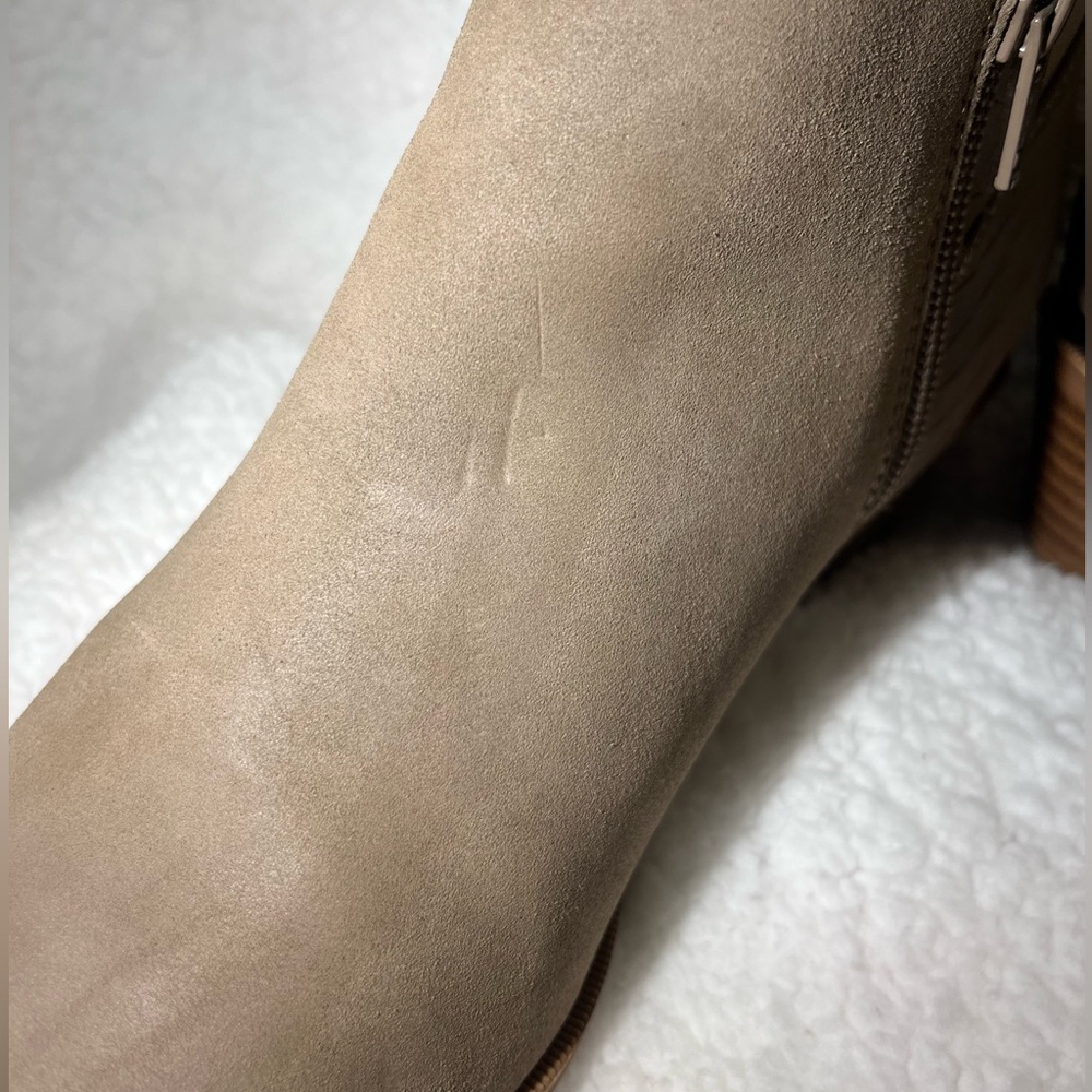 NWOT-Womens Vera Wang Taupe Booties - Picture 7 of 11